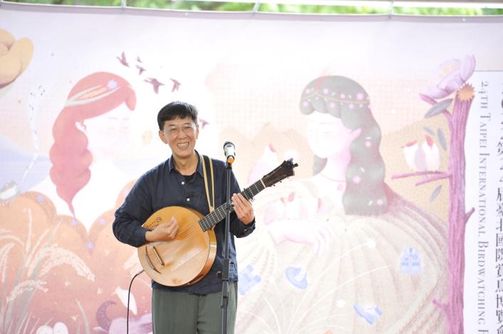 Figure 2 Golden Melody Award winner, ShengXiang Lin performs several healing songs