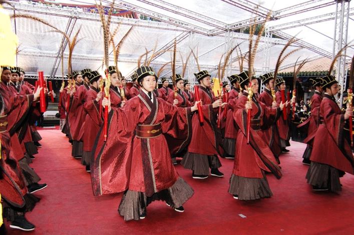 亞獻禮展現旋轉舞姿之佾生