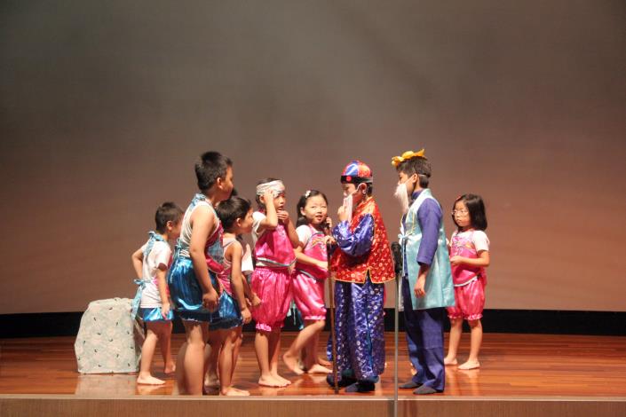 「詩歌樂舞」暑期班學員表演唐詩「回鄉偶書歌舞劇場」