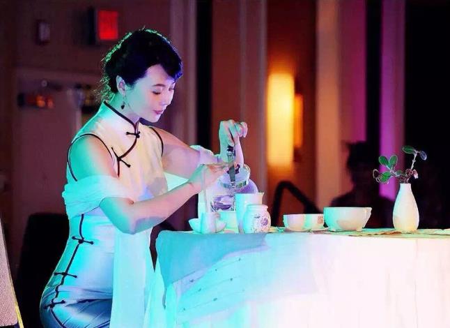 孔一如茶道家表演