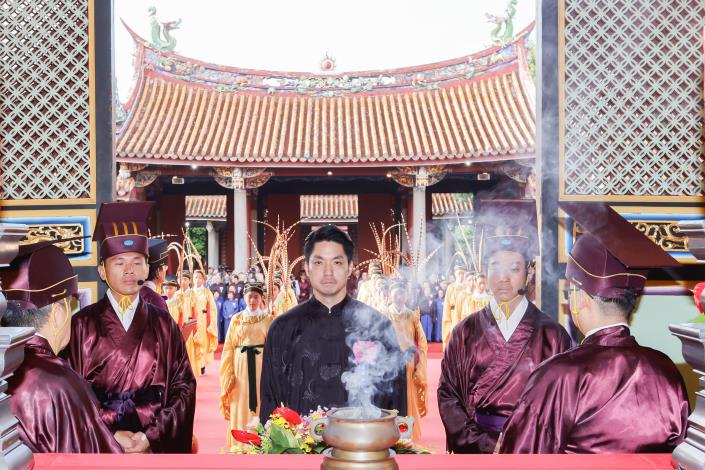 蔣萬安市長首度擔任正獻官遵循國家級的三獻古禮儀式