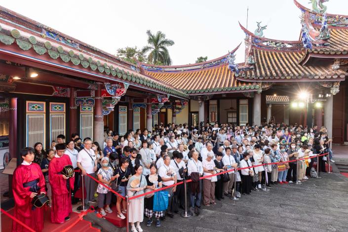 連假參禮民眾眾多