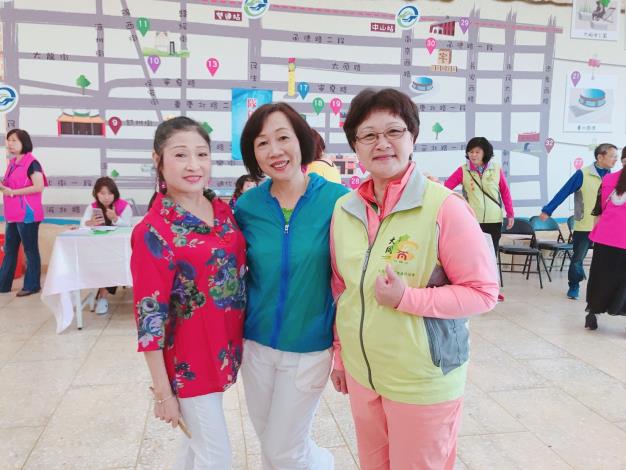 我們的志工媽媽跳舞工作人員樣樣來