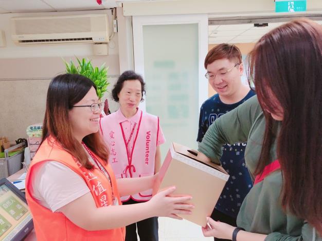 我們的值星跟志工看起來超開心的耶