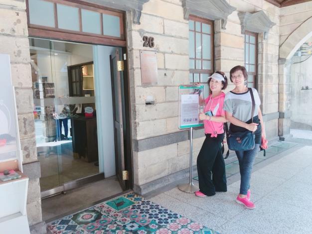 於撫臺街洋樓留下美麗的倩影