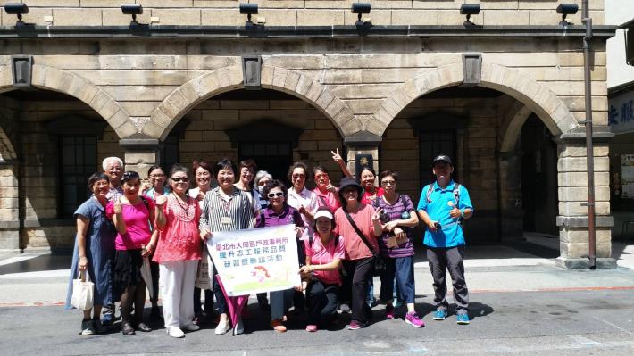 撫臺街洋樓歡樂合影