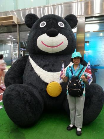 好大隻的黑熊阿