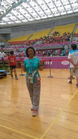 一起幫排球選手加油