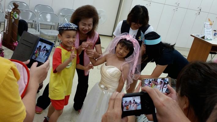 交換戒指好害羞