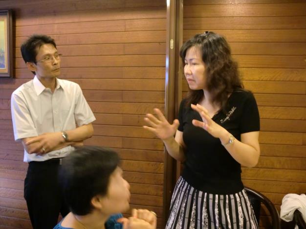 主任與志工交流