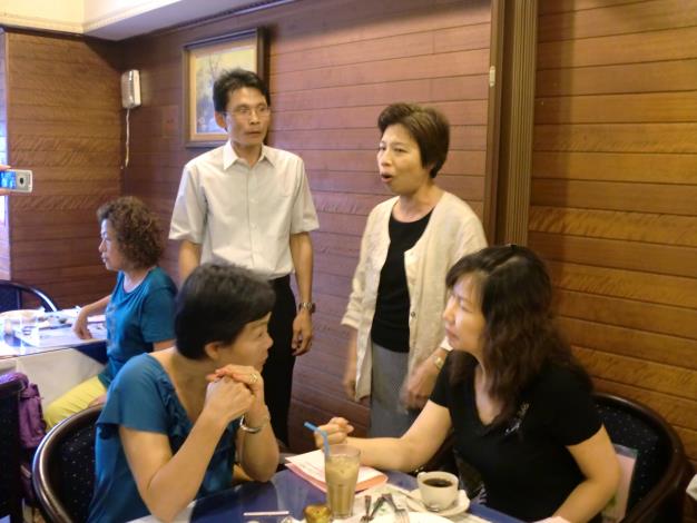 主任與志工交流