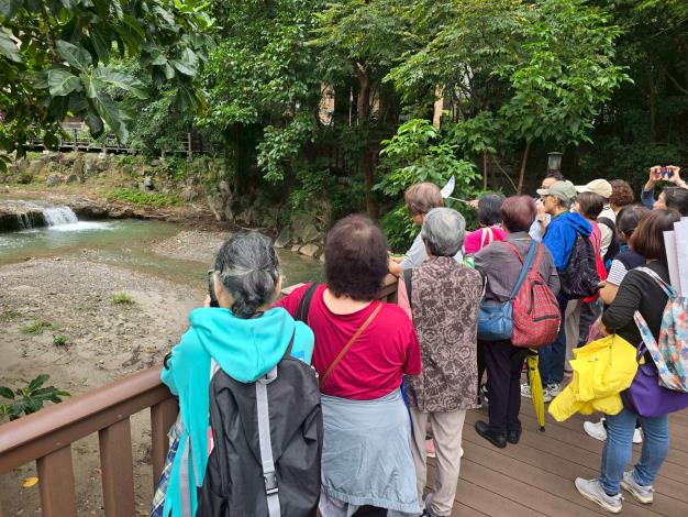 沿途欣賞風景聽導覽