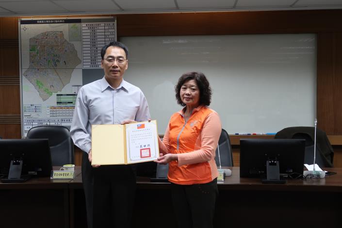 陳玉霞女士榮獲107年度下半年度為民服務禮貌績優志工