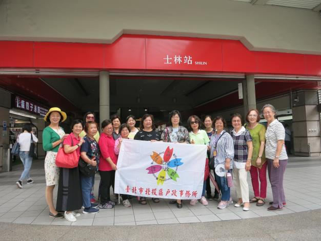 108年志工參訪及聯誼會-士林捷運站合影.JPG