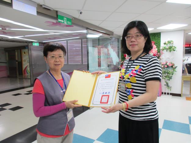 志工許黃琴女士榮獲本市108年度優良長青志願服務人員松青獎