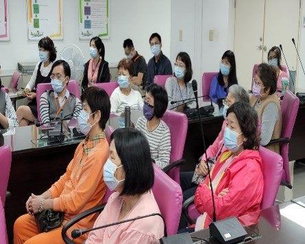 志工與職員一起參與防災教育訓練