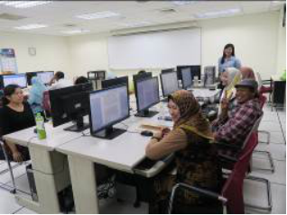 印尼朋友來學習─電腦班 講師與學生