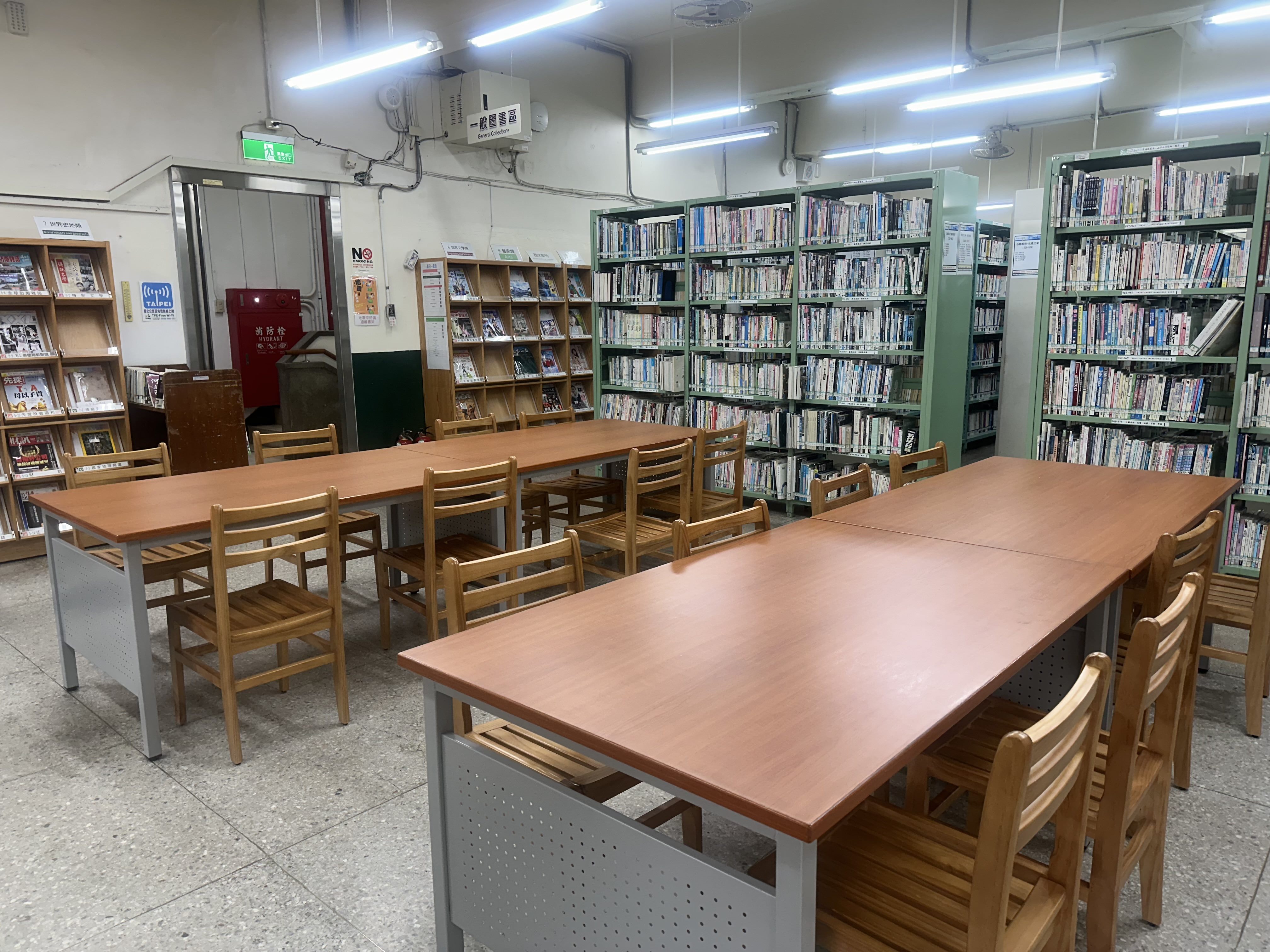 龍山期刊報紙區照片