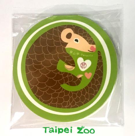 禮物的品項也隨著地點不同有更多的選擇（臺北市立動物園遊客服務中心-可愛動物便條紙）
