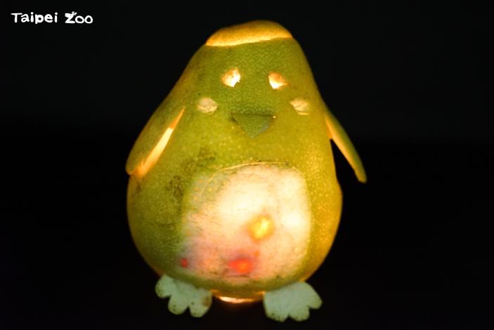 提示：動物2腳的構造可以減少體溫的散失，人類也利用類似的原理設計全熱交換器，當室外空氣進入時，溫度更接近室內，減少溫控設備的耗能。