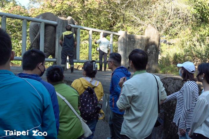 南華高中普通班與南青陣同學在動物園作職涯探索