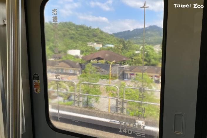 歡迎乘客在車廂景框中拍下自己的專屬風景！