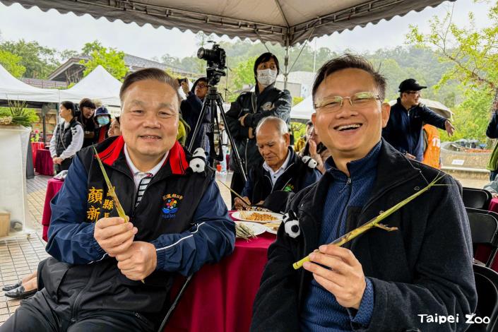 不只大貓熊，北市教育局鄧進權副局長、花蓮縣副縣長顏新章一起為花蓮箭筍代言IMG_5697