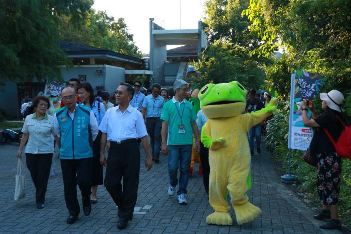 臺北樹蛙和副市長一起前往聲音之美特展