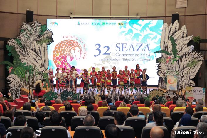 The opening of today's conference (October 26) featured a special performance by the Taipei City Indigenous Youth and Children Choir.