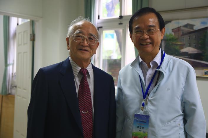 臺北市政府教育局現任湯局長志民與前局長林昭賢合影