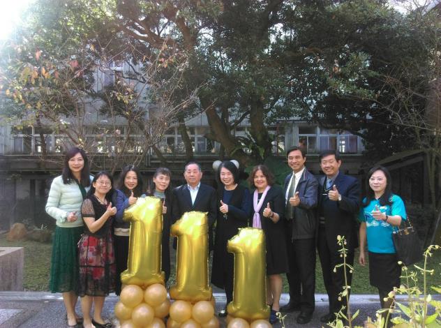 何副局長、中心主任、教授、評審委員大合影