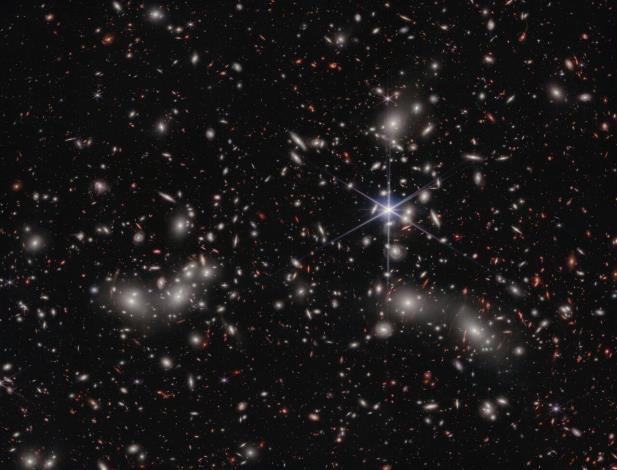 韋伯太空望遠鏡所拍攝的星系團Abell2744