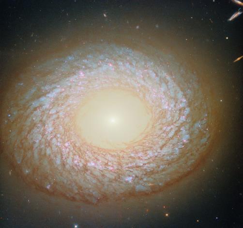 Hubble_NGC2775