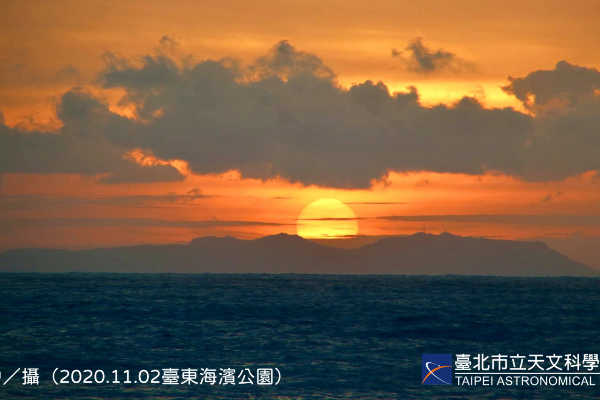 游智中先生在臺東濱海公園拍攝的日出