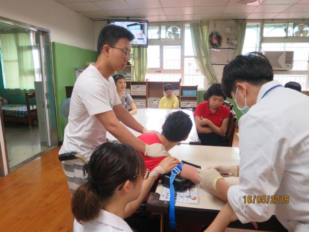 同仁協力，依序完成檢查。