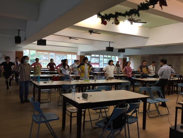 4. 講師帶領學員平衡練習