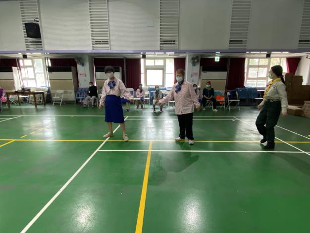 團長先講解接力活動。
