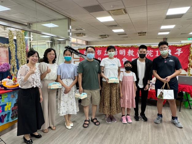 致贈糕餅及手工皂禮盒