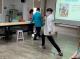 照片11：吳凱琳治療師認真講解如何運用運動，改善運動傷害。
