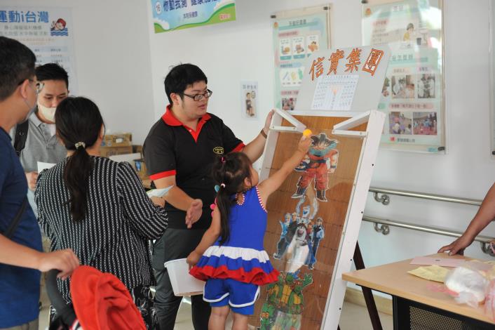 好玩有趣的攤位遊戲讓大、小朋友開心同樂