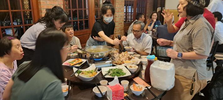 享用午餐後返院