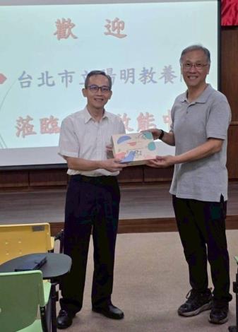 院長致贈本院伴手禮-糕餅