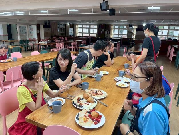 大家開心愜意地享受BRUNCH時光