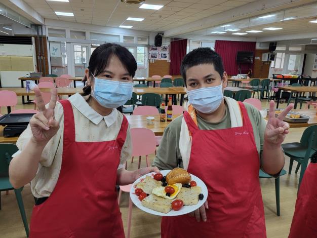 YA~服務對象與副院長合作完成BRUNCH早餐