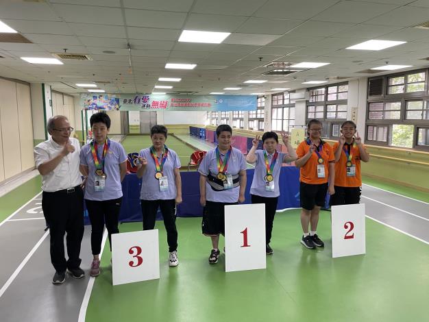 8.特奧滾球女子雙人賽頒獎.JPG