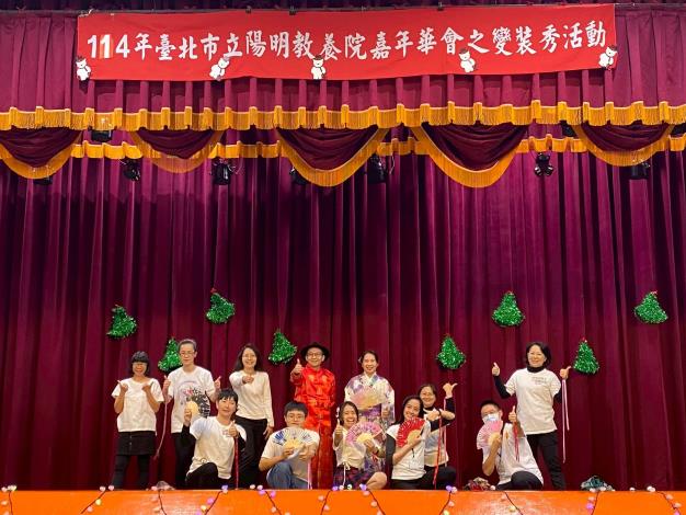 開場舞由治療師與輔導員群表演濃濃中國風舞蹈，帶來震撼的視覺享受。