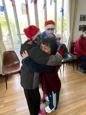 照片4：中敦公司人員與第一屆外展生相見歡。