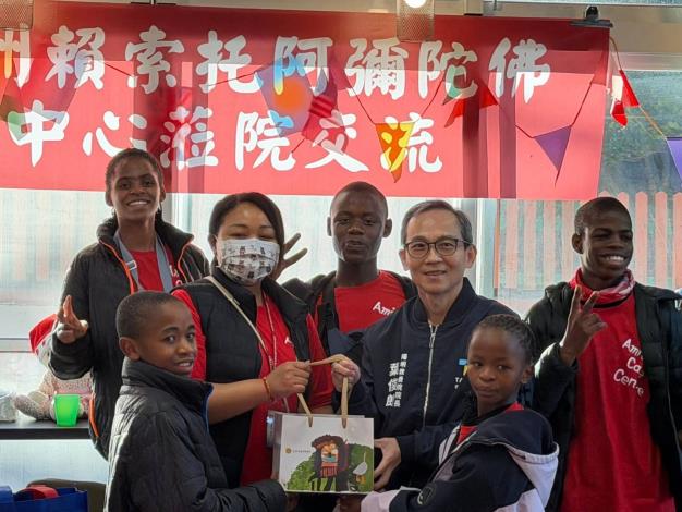 本院葉俊郎院長致贈本院伴手禮-手工香皂。