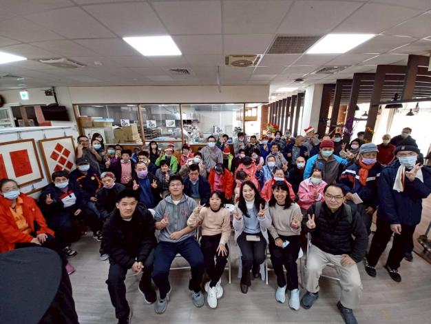 鋼琴演奏會在全體大合照中圓滿結束， 為本次活動留下深刻而美好的回憶。