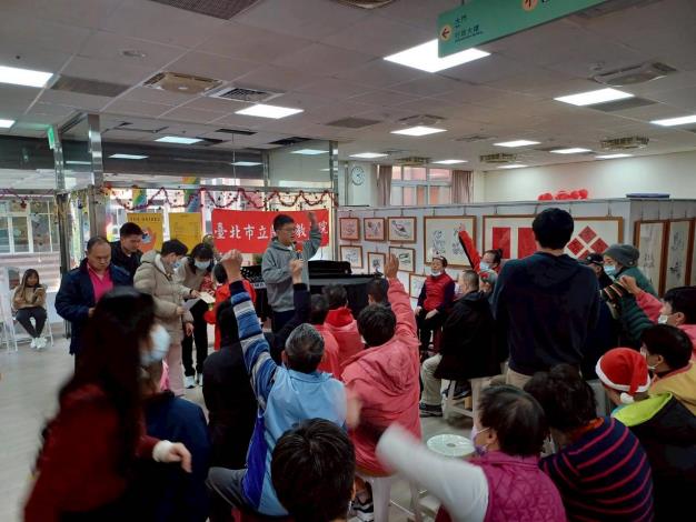 服務對象踴躍參與猜歌遊戲。